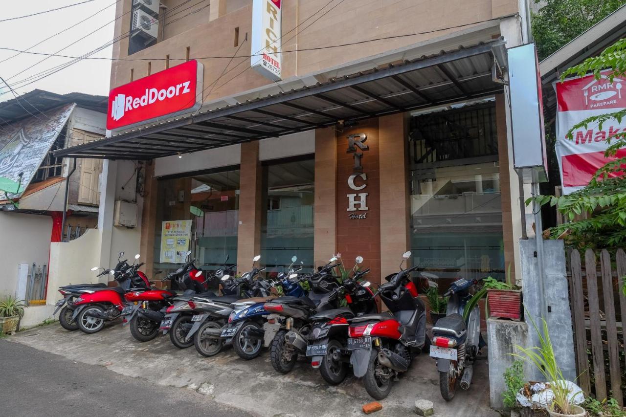 Reddoorz At Hotel Rich Parepare Near Pantai Mattirotasi Extérieur photo