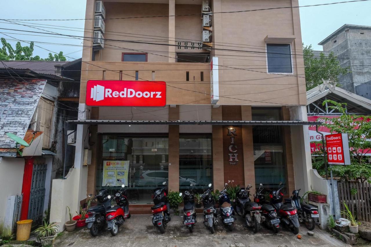 Reddoorz At Hotel Rich Parepare Near Pantai Mattirotasi Extérieur photo